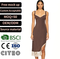 Robe moulante marron pour femme avec empiècements en dentelle, bretelles spaghetti, col en V, taille froncée, ourlet asymétrique, élégante, style Y2K, pour soirées et sorties