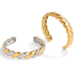 Pulsera de Espiral Trenzada en Oro y Plata con Textura de Bloques de Color, Joyería Unisex - Product Image 5
