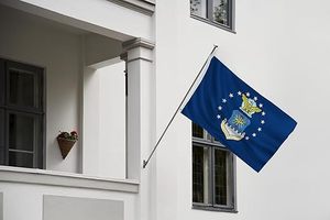 ธงปักโลโก้คุณภาพสูงแบบพรีเมียม ทนทานด้วยผ้าโพลีเอสเตอร์ สำหรับงานกลางแจ้ง - Product Image 6