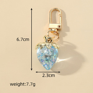 2025 nueva moda divertida simulación personalidad Simple chica dulce bolso colgante acrílico transparente fresa fruta llavero - Product Image 6