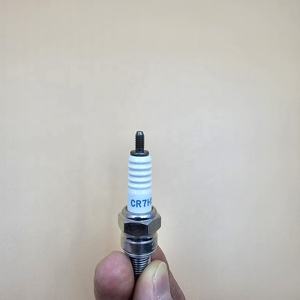 Bujía de motor resistente para motocicleta y scooter, precio de fábrica, CR7HSA/4549 D8EA C7HSA - Product Image 1