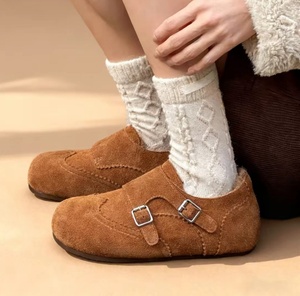 Mocasines de gamuza vintage con temática forestal para mujer, con doble botonadura, forrados con forro polar, acolchados y con suela antideslizante. - Product Image 2