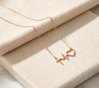 Collier Cœur en Acier Inoxydable avec Pendentif Croix, Plaqué Or 18K PVD, Bijou Collier Battement de Cœur