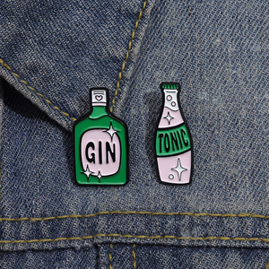 Dibujos animados "Gin Tonic" cóctel esmalte broche botella amor mochila insignia Ropa Accesorios regalo joyería para amigos - Product Image 2