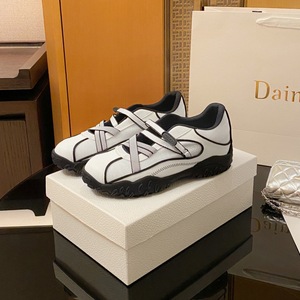 Chaussures décontractées coréennes à semelles épaisses, nouveau style 2026, rétro et polyvalentes, avec fermetures Velcro, chaussures de sport - Product Image 1