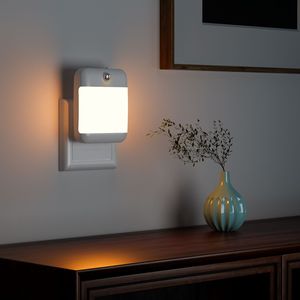 Luz Nocturna LED con Sensor de Movimiento, 2700K Blanco Cálido, Sensor Automático de Oscuridad, Ideal para Dormitorio o Pasillo - Product Image 1
