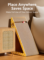 Griffoir vertical triangulaire en sisal sur mesure avec clochette et balle, idéal pour les animaleries – Direct Usine