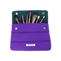 Petites pochettes à cosmétiques bouffantes souples et imperméables de voyage avec logo personnalisé trousse de maquillage portable en nylon matelassé