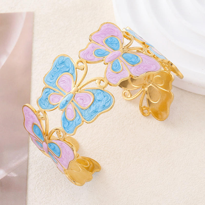 ผีเสื้อสีน้ำเงินและสีม่วง