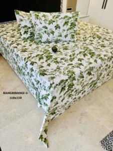 Rangbirangi Bedding Set Floral Discharge Print <b>Quilt</b> Cover Set Red <b>Bedspread</b> Pillow Covers for Bedroom Home Use - Product Image 1