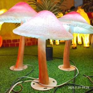 Luces LED de hongos de resina de alta calidad, decoraciones iluminadas para decoración de césped e iluminación de paisajes exteriores. - Product Image 1