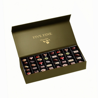Boîtes d'emballage de chocolat de luxe noires personnalisées boîte-cadeau de dessert en papier avec séparateur pour les dates avec impression en relief