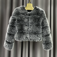 Großhandel Maßgeschneiderte Damen Kurze Trench Faux-Pelzmäntel Umweltfreundlich Winter Warm Hochwertige Flauschige Kunst-Waschbär-Pelzjacken