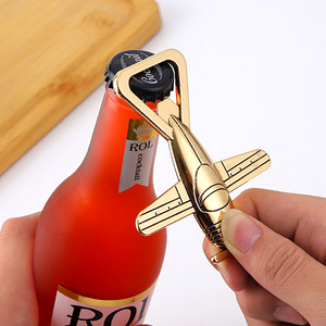 Ouvre-bouteille magnétique en alliage de zinc en forme d'avion pour réfrigérateur, 11x10x2.1cm, idéal pour mariages, anniversaires, ouverture de bières - Product Image 3