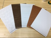 25cm Ancho de pvc de enclavamiento de pvc paneles de techo tablillas en Costa Rica