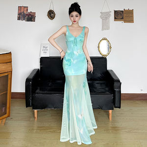 Vestido Maxi Azul Menta con Cuello en V, Efecto Moldeador de Busto, Cintura Ajustada, Dobladillo de Sirena, Parches de Malla en Contraste, Estilo Resort - Product Image 1