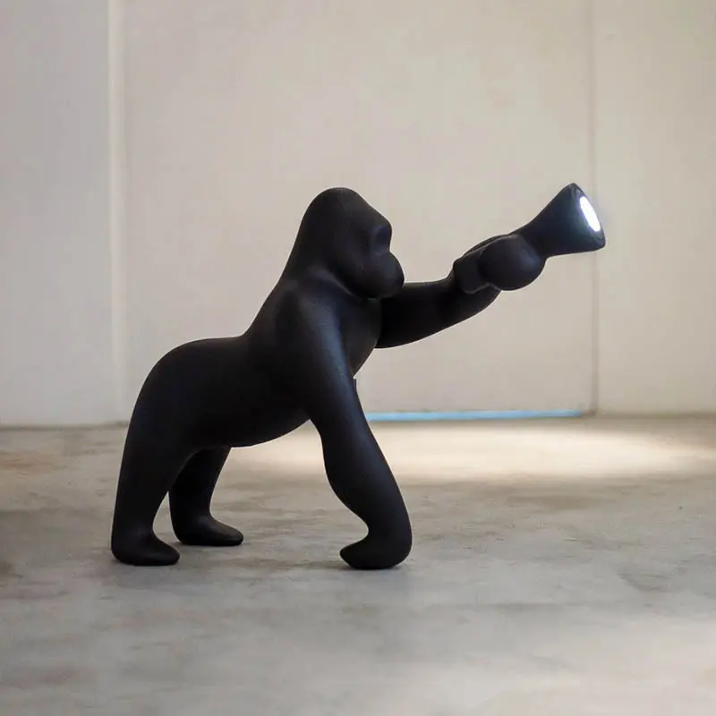 Figura abstracta de lujo que sostiene las lámparas de bola Escultura DE ARTE humanoide Decoración Lámpara de pie
