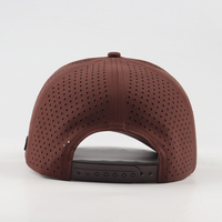 Casquette de baseball personnalisée à 5 panneaux avec logo en PVC caoutchouté, casquette de golf imperméable perforée au laser, chapeau de golf en polyester avec cordon