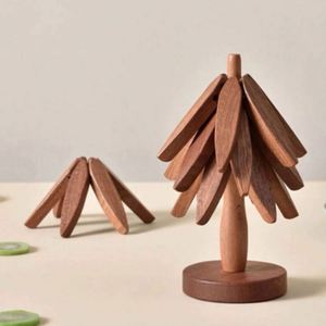 Ensemble de 4 dessous-de-plat et sous-verres en bois d'hévéa écologique de style européen Raybin, en forme d'arbre, pour plats chauds, épaisseur personnalisable, en stock - Product Image 5