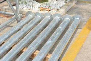 Pieux hélicoïdaux en acier galvanisé à chaud pour la fixation de systèmes solaires, avec possibilité de personnalisation - Product Image 5