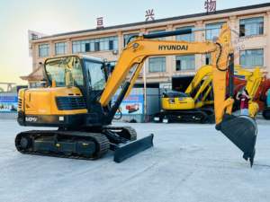 Mini-excavatrice hydraulique Hyundai 60VS d'occasion, équipement de terrassement pour chantier, performances stables, en bon état - Product Image 6