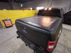 ฝาปิดกระบะท้ายรถกระบะแบบม้วนเก็บได้ ทำจากอลูมิเนียมแข็ง ป้องกันน้ำ พร้อมระบบล็อค สำหรับขายส่ง - Product Image 2