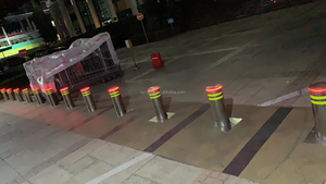 Промышленный электрический гидравлический выдвижной столбик из нержавеющей стали, сверхмощный, с отражающими элементами Diamond Grade, защита IP67, для регулирования движения - Product Image 4