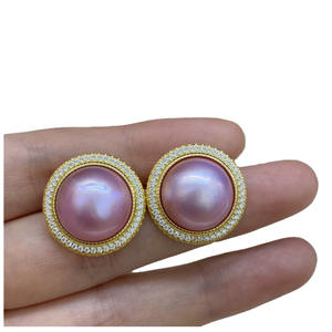 Boucles d'oreilles pendantes en perles Mabe roses de mer Mabei World, 15-16 mm, plaquées or avec accent de diamant, ensemble de bijoux fins - Product Image 5