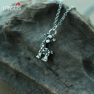 Ciondolo Giraffa Kawaii, Collana con Animale Carino per Donne, Gioiello a Forma di Piccola Giraffa, Adorabile Amuleto Safari, Dolce Regalo per Lei - Product Image 3