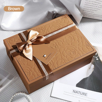 Boîte cadeau en carton rigide de luxe léger, emballage en papier texturé PU avec lamination mate recyclable, design ondulé personnalisé à la mode
