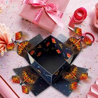 Boîte surprise à gâteau explosif blanc pour fête et anniversaire, en stock, avec fleurs et papillons volants