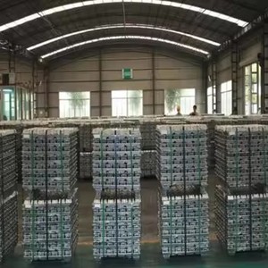 Lingot de plomb de qualité fonderie, bloc de plomb à densité stable, matière première de base pour le processus de formage des métaux - Product Image 2
