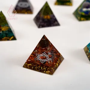 All'ingrosso di alta qualità meditazione Fengshui squisita piramide di resina libera per il regalo spirituale