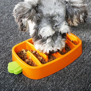 Gamelle ovale anti-glouton en plastique pour chien avec design d'alimentation lente et motif uni pour animaux de compagnie - Product Image 1