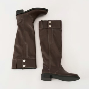 Botas altas holgadas de mujer con tacón plano, parte superior plisada con botón metálico, ajuste ancho, hasta la rodilla, con costuras - Product Image 6