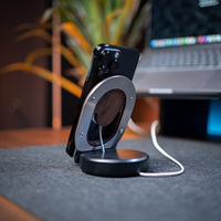 Accessoire d'étagère de bureau flexible en bois de noyer moderne support de chargeur magnétique sans fil sûr alimentation électrique respectueuse de l'environnement