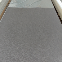 Panneaux muraux en PVC gaufré de qualité supérieure - Texture authentique et résistance supérieure à l'humidité pour des intérieurs de salon élégants et sans soucis
