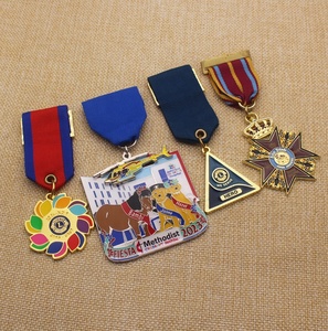 เหรียญเกียรติยศเหรียญตรามงกุฎสีทองออกแบบด้วยเชือกเส้นเล็กและหมุดตามสั่ง - Product Image 6