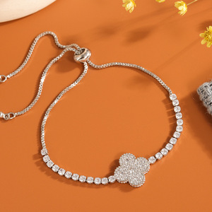 สร้อยข้อมือรูปดอกไม้สีทองพร้อมจี้เพทายปรับขนาดได้สำหรับเป็นของขวัญเครื่องประดับ - Product Image 3