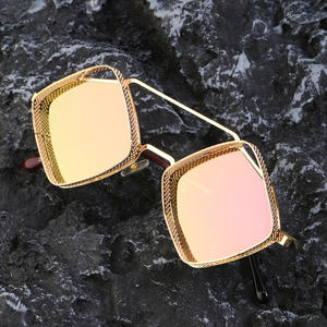 Lunettes de soleil rétro steampunk pour hommes, monture en métal, protection UV400, verres carrés à la mode, protection solaire, voyage, conduite - Product Image 1