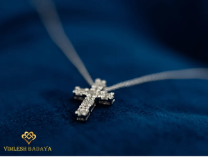 Pendentif Croix en Diamant Naturel Certifié IGI 1 TCW Premium, Or Massif 14K & Design Illusion Crucifix Jésus Coupe Princesse - Product Image 2