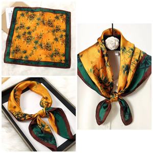 Scialle da donna all'ingrosso con stampa floreale e pavone in <span class=keywords><strong>giallo</strong></span> Boho donna sciarpa quadrata in raso con stampa floreale - Product Image 3