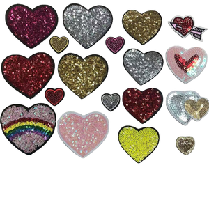 Patchs thermocollants en tissu à sequins colorés en forme de cœur pour vêtements, chaussures, sacs – Broderie décorative - Product Image 1