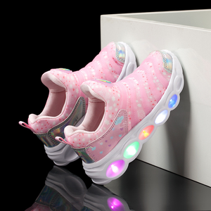 Calzado Deportivo Infantil 2025 de Alta Calidad, Moderno, Transpirable, con Suela Suave y Luces LED, Zapatos Casuales para Correr - Product Image 3