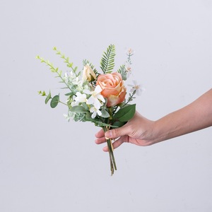 Bouquet de fleurs artificielles Rina Rose avec eucalyptus pour décoration de mariage et de maison CF01260 - Product Image 2