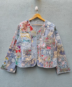 Chaqueta de Algodón Acolchada con Estampado Floral Hecho a Mano, Estilo Étnico con Botones al Frente para Mujer, Elegante y a Excelente Precio - Product Image 1