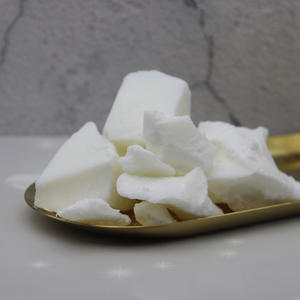 <span class=keywords><strong>Cire</strong></span> <span class=keywords><strong>de</strong></span> <span class=keywords><strong>soja</strong></span> noix <span class=keywords><strong>de</strong></span> coco blanche floconneuse en vrac <span class=keywords><strong>10</strong></span> <span class=keywords><strong>Kg</strong></span> pour bougies vente en gros - Product Image 3