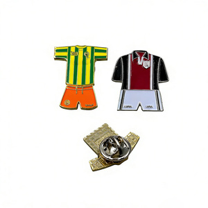 Badge métallique personnalisé en forme de vêtement avec fermoir papillon pour souvenirs, publicité, cadeaux promotionnels d'entreprise - Product Image 2