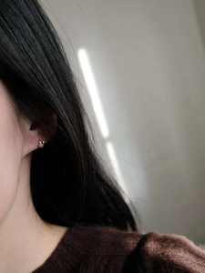 Vente en gros Nouveauté 2021 GOL Dtutu 9k Or véritable Boucles d'oreilles créoles minimalistes Design coréen Petits clous Certifié par un tiers - Product Image 3