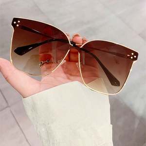 Gafas de Sol Cat Eye con Logotipo Personalizado, Degradado de Moda 2025, Protección UV400, Montura Grande Cuadrada de Aleación para Hombre y Mujer - Product Image 1